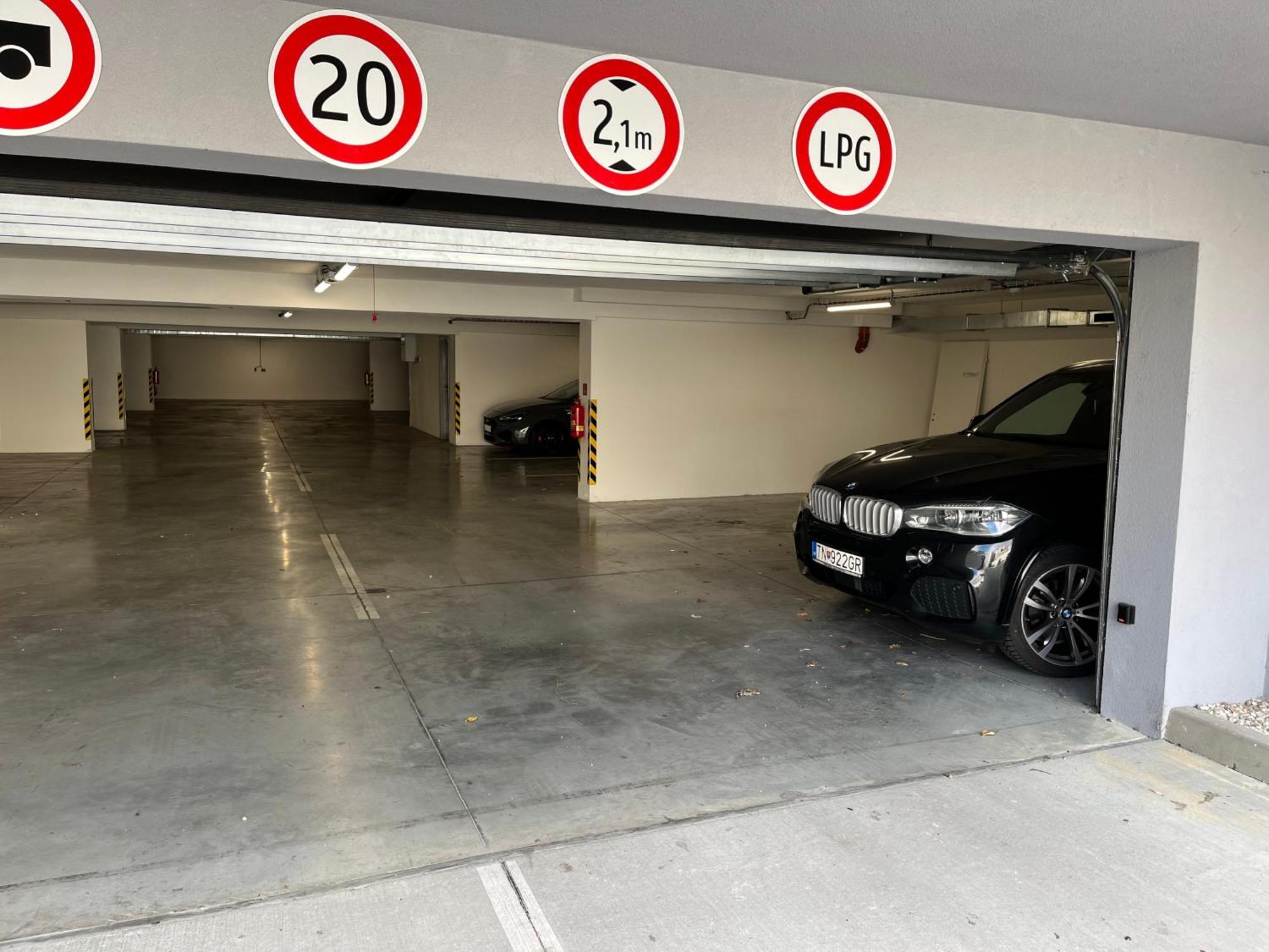 Trenčín Apartman Urbanpark מראה חיצוני תמונה